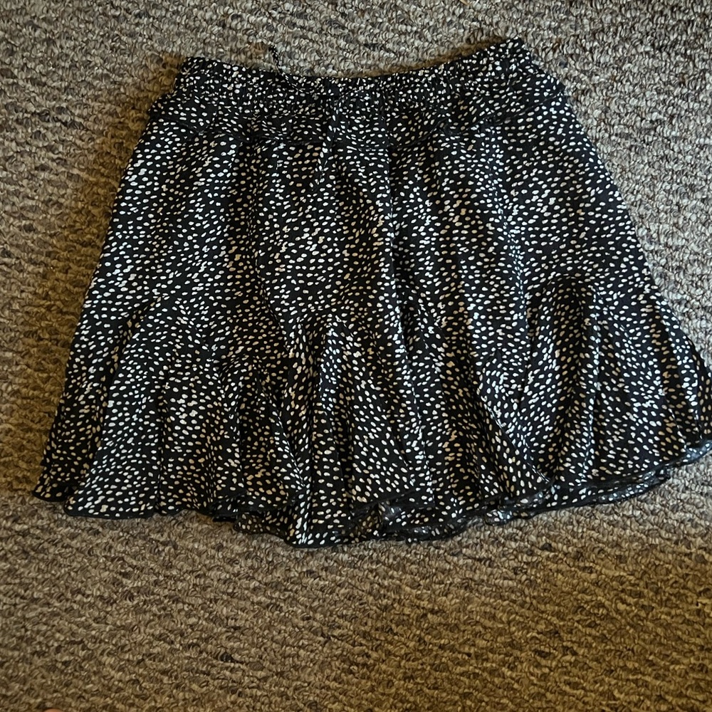 Spotted Ruffle Mini Skort - Picture 3 of 7